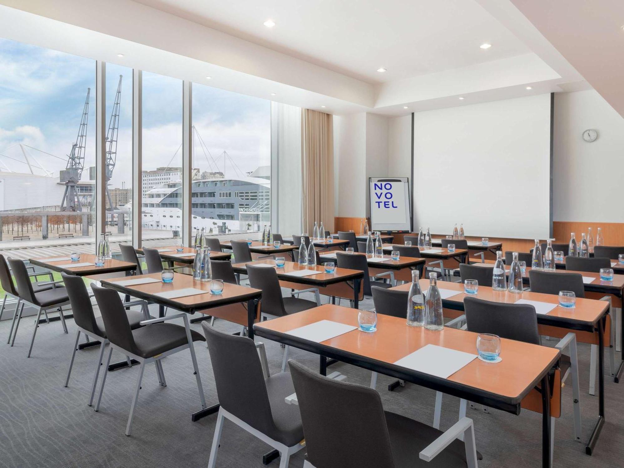 Novotel London Excel Экстерьер фото